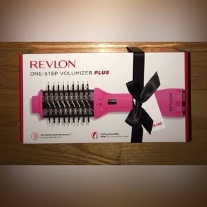 Revlon Volumizer Plus Hair Tool in Pink